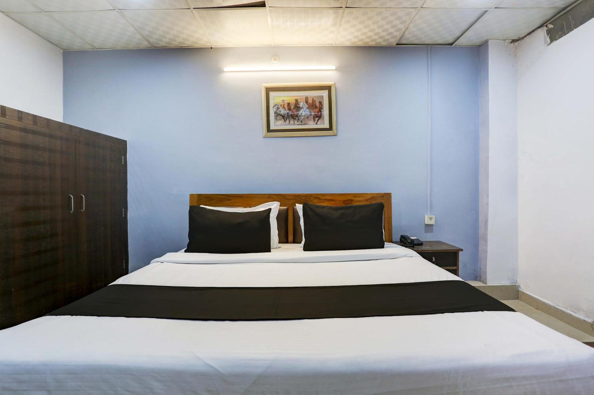 Collection O Hotel Moon Light Lucknow Bagian luar foto