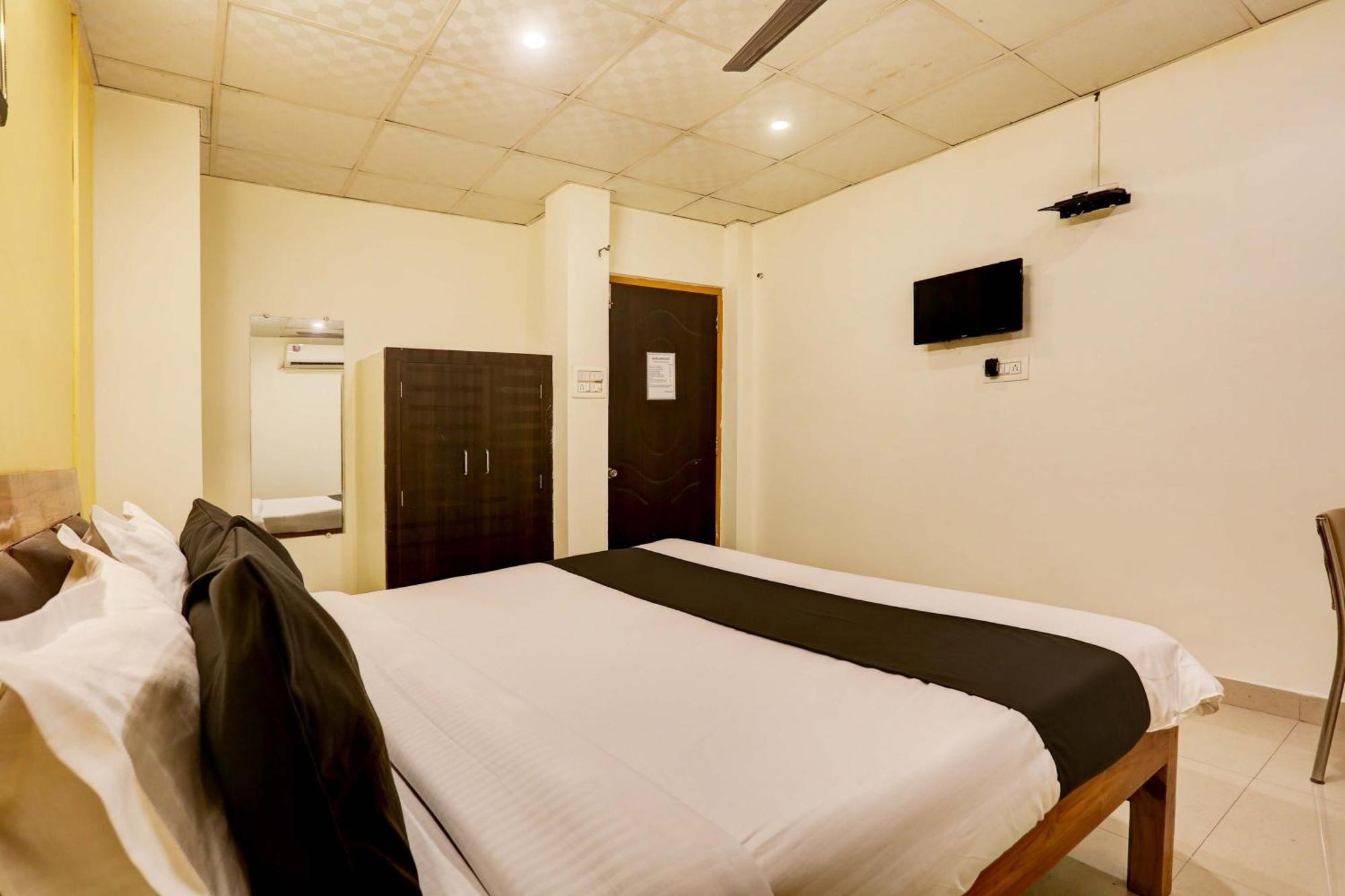 Collection O Hotel Moon Light Lucknow Bagian luar foto
