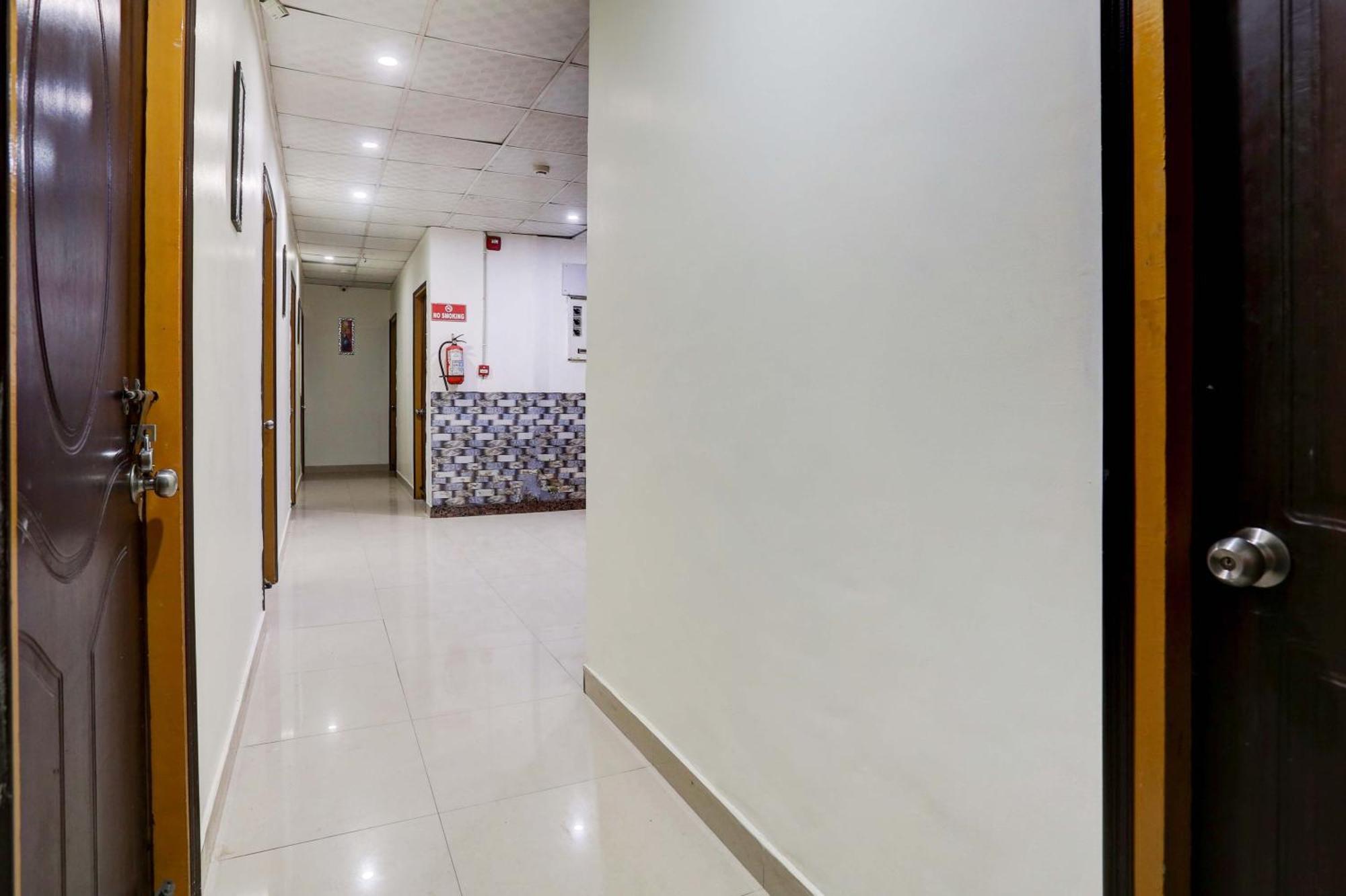 Collection O Hotel Moon Light Lucknow Bagian luar foto