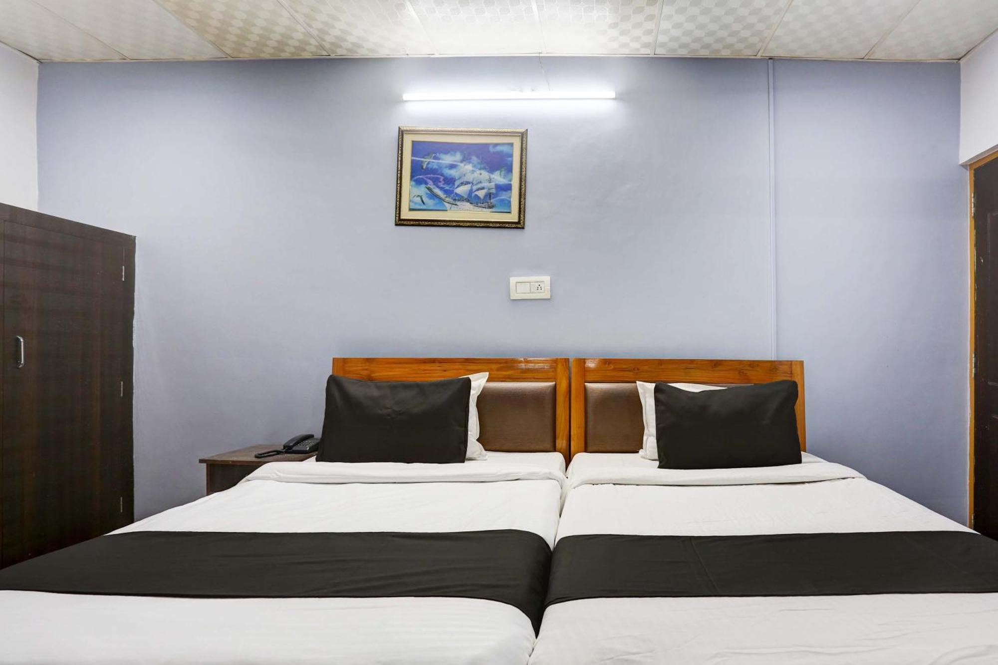 Collection O Hotel Moon Light Lucknow Bagian luar foto