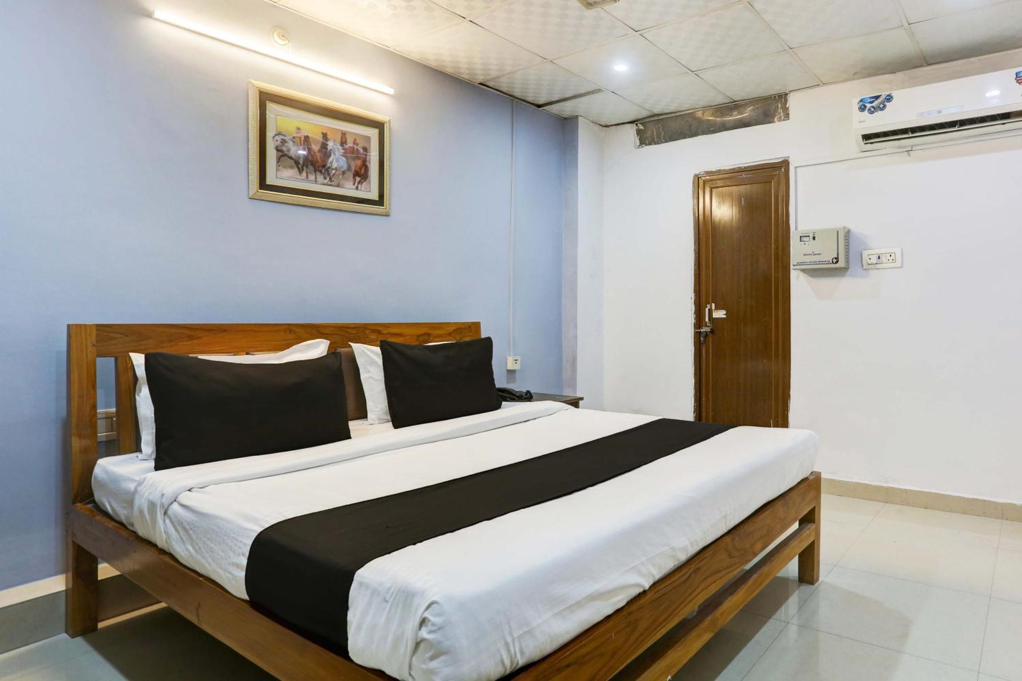 Collection O Hotel Moon Light Lucknow Bagian luar foto