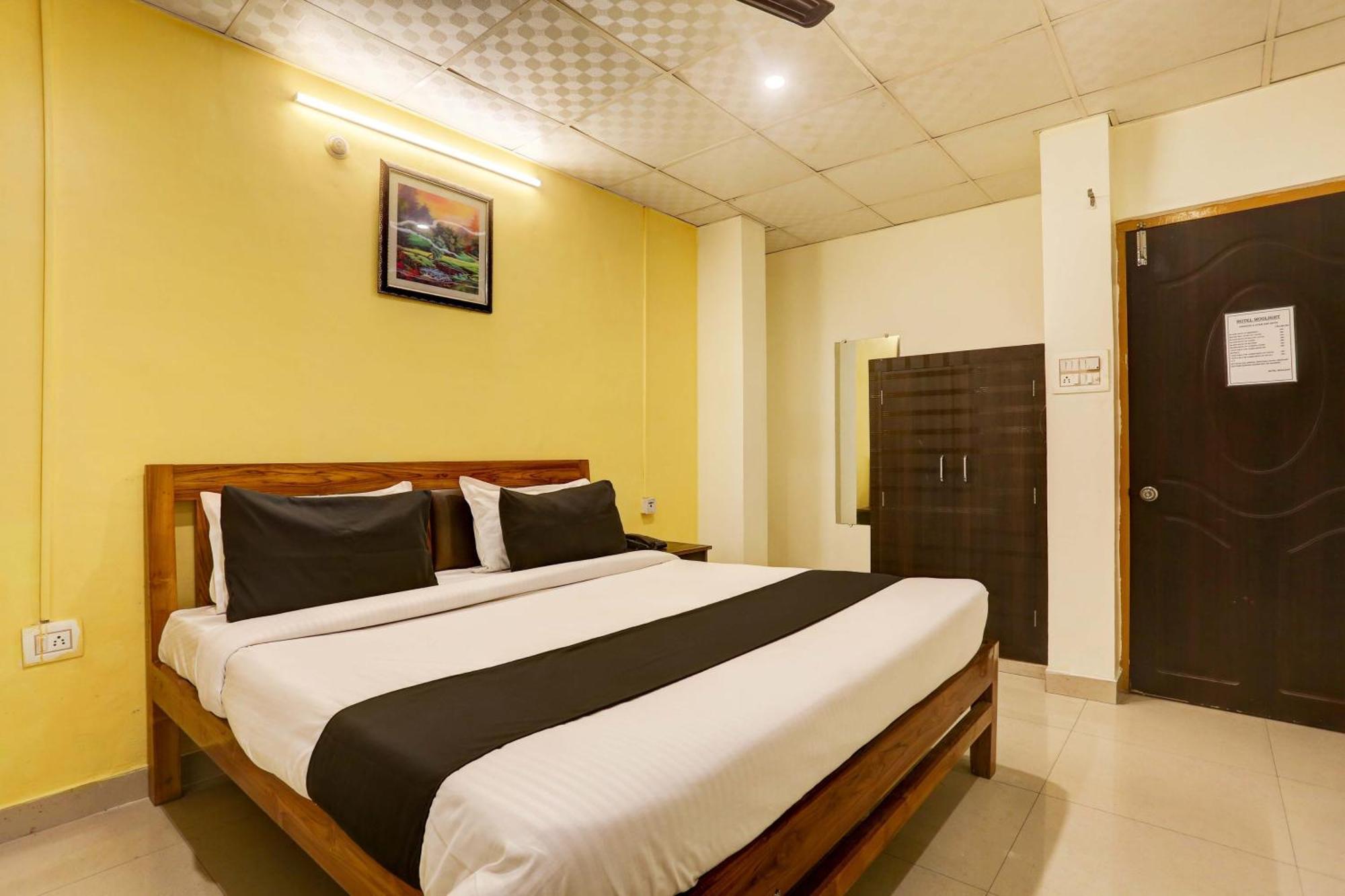 Collection O Hotel Moon Light Lucknow Bagian luar foto