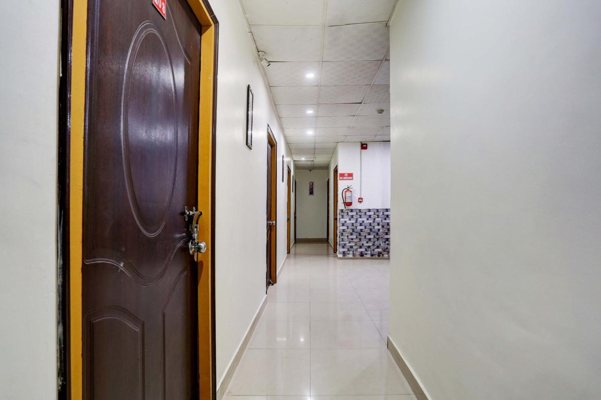 Collection O Hotel Moon Light Lucknow Bagian luar foto