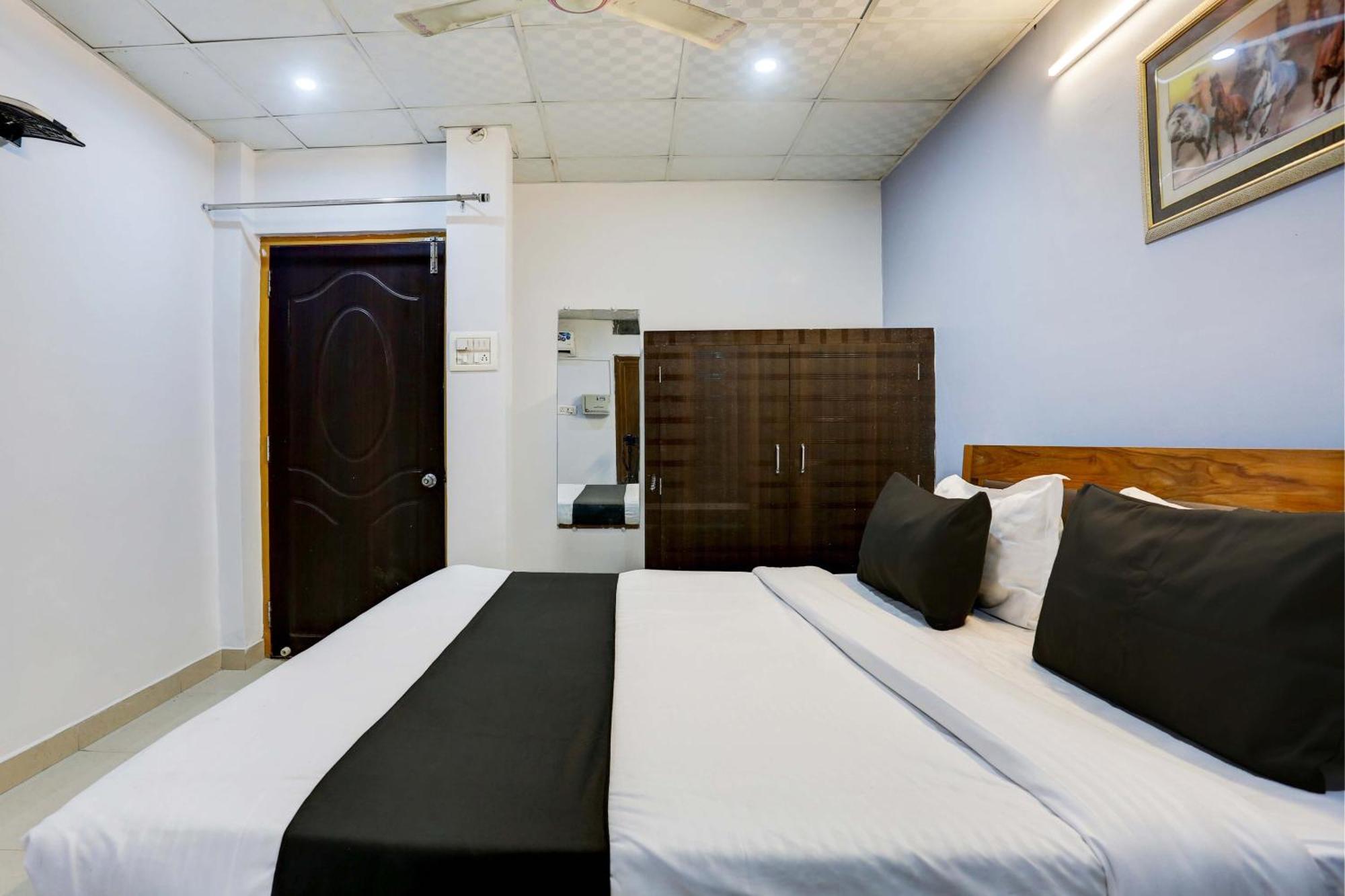 Collection O Hotel Moon Light Lucknow Bagian luar foto