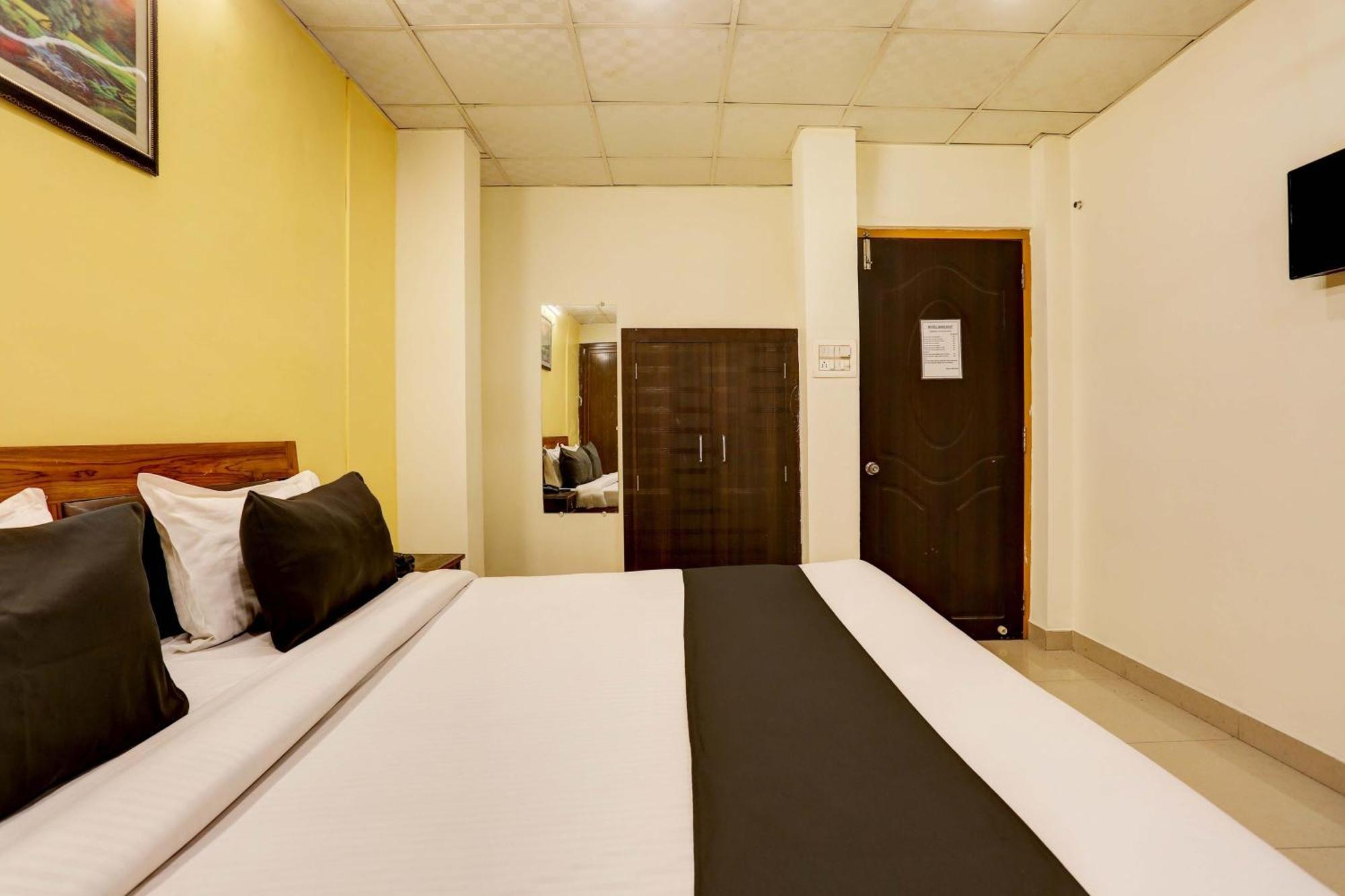 Collection O Hotel Moon Light Lucknow Bagian luar foto
