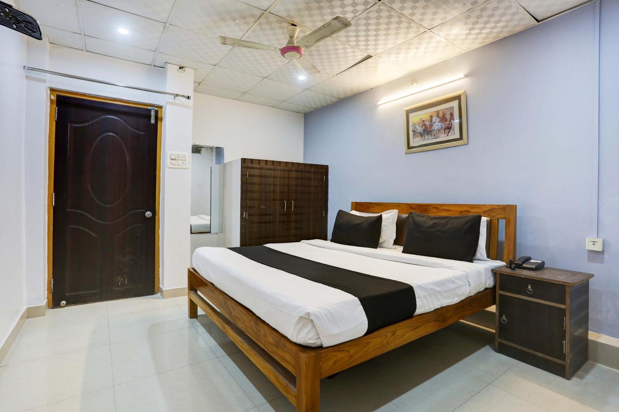 Collection O Hotel Moon Light Lucknow Bagian luar foto